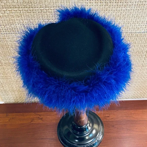 SOLD 🌟2xHP🌟VTG 1940-50s Blue Ostrich Feather Black Wool Pillbox Hat USA - Picture 5 of 16